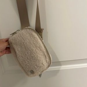 Lululemon Sherpa belt bag